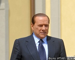 С.Берлускони грозит отставка из-за череды секс-скандалов