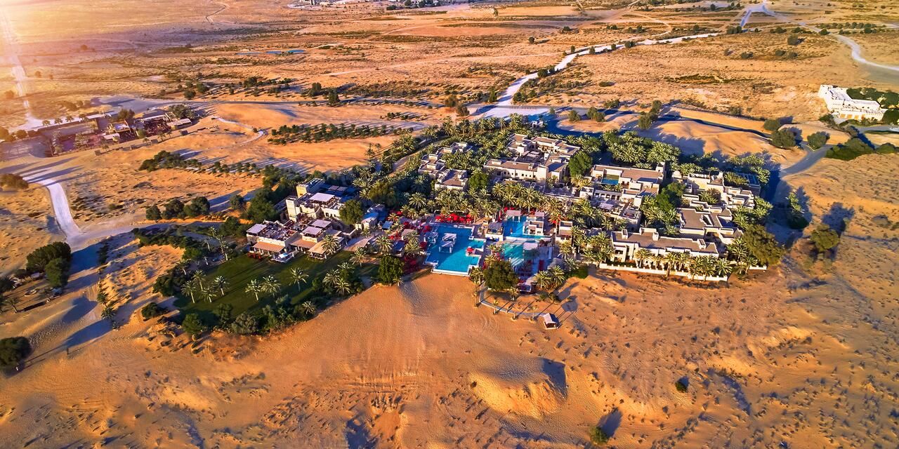 Среди дюн. Bab Al Shams Desert Resort and Spa (ОАЭ)