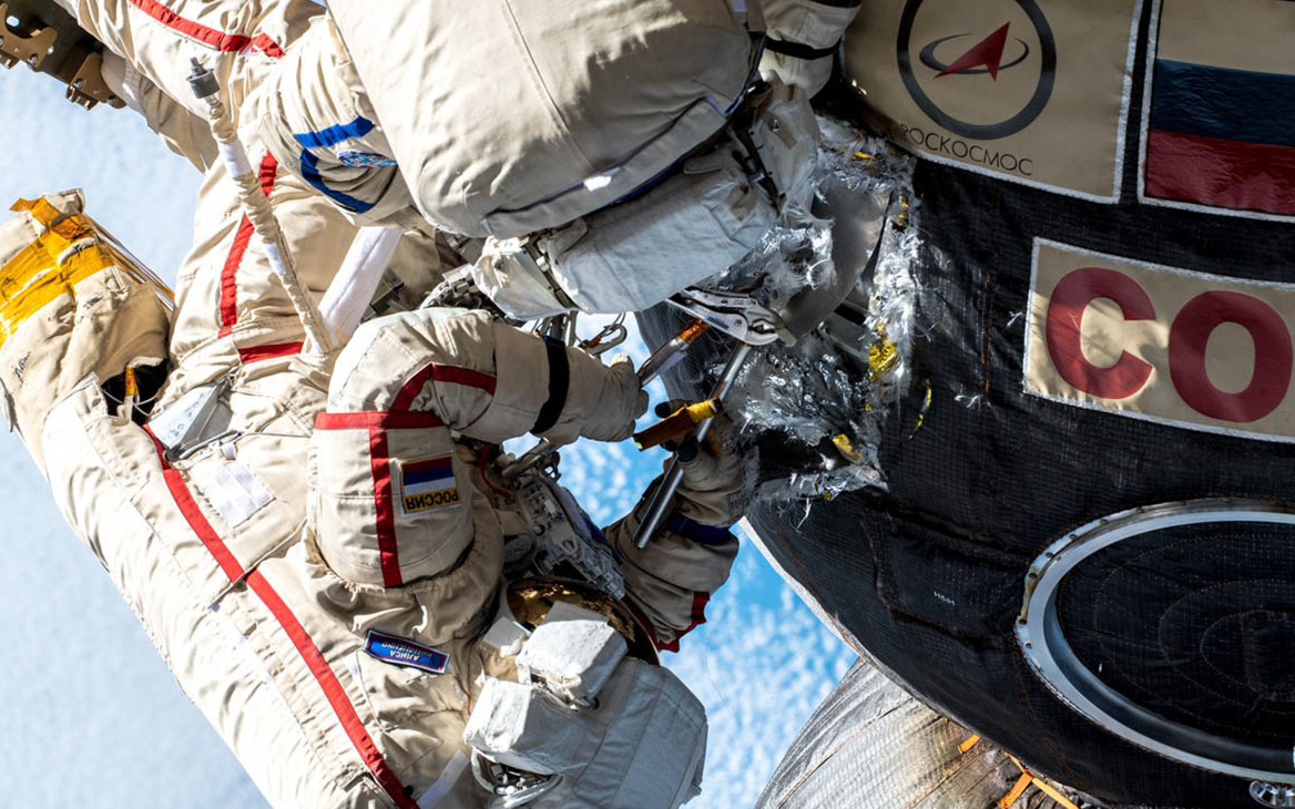 Космонавт объяснил происхождение отверстия в «Союзе МС-09»