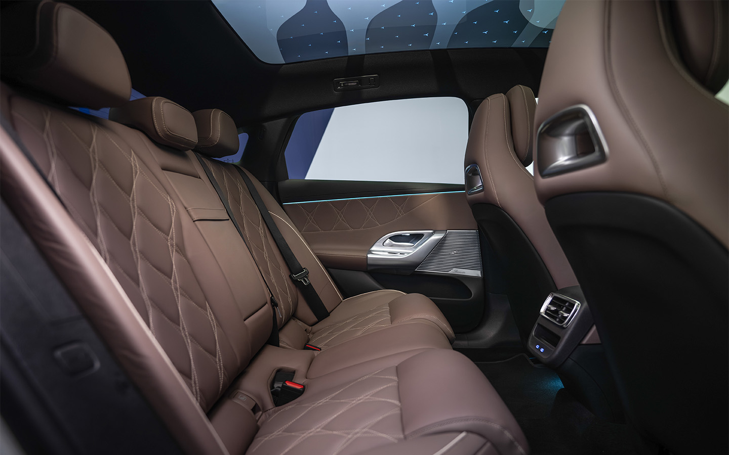 Такого Mercedes еще не делал. Самые уникальные фишки нового С-Class
Такого Mercedes еще не делал. Самые уникальные фишки нового С-Class