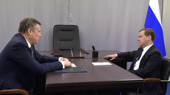 Губернатор Ленинградской области Аександр Дрозденко на встрече с главой правительства РФ Дмитрием Медведевым.