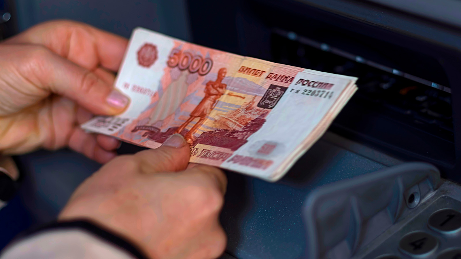 Какие взносы должны делать самозанятые, чтобы получать пенсию ₽30 000
