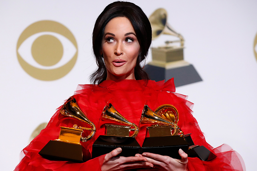Кантри-певица Кейси Масгрейвс получила в этом году сразу четыре награды, в том числе в номинации &laquo;Лучший альбом года&raquo;, за пластинку Golden Hour. Масгрейвс и Дональд Гловер стали лидерами по числу завоеванных в этом году Grammy
