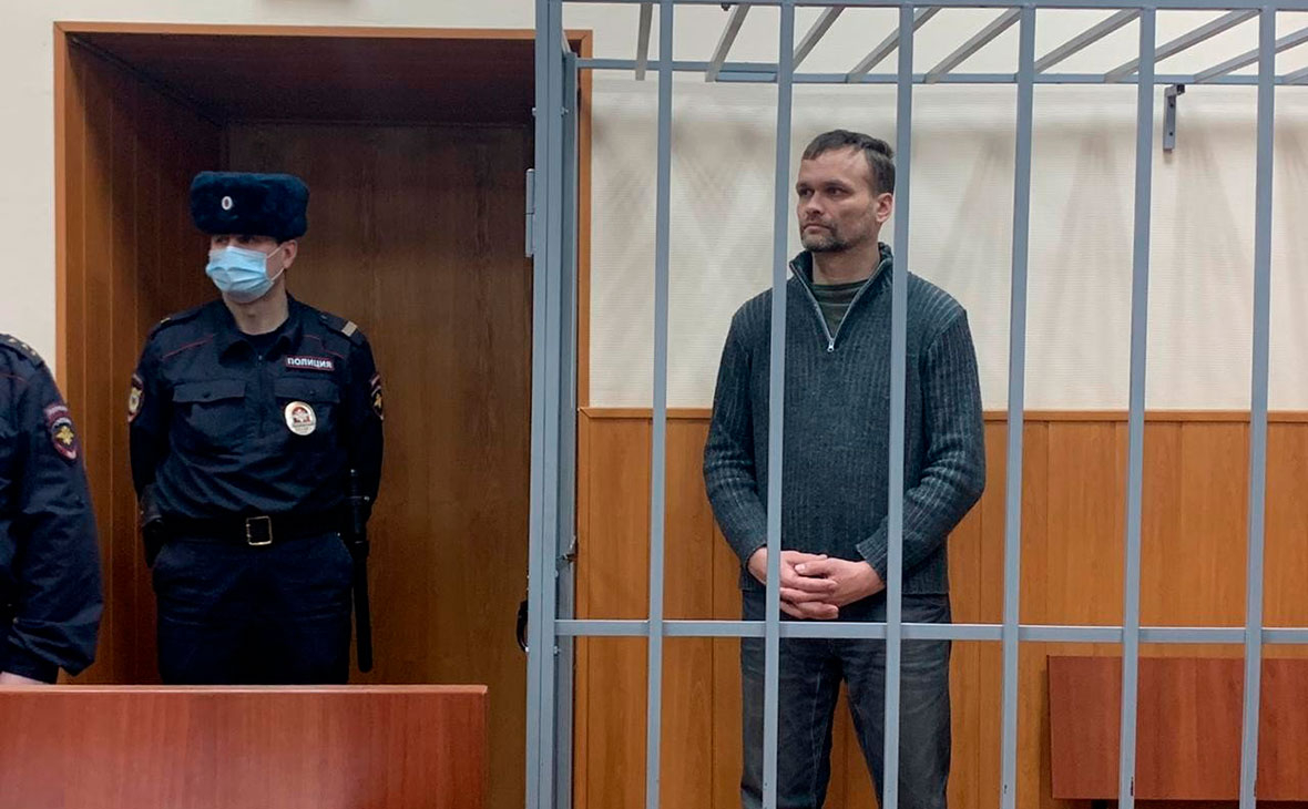 Семен Токмаков, обвиняемый в причастности к совершению убийств с участием Максима Марцинкевича