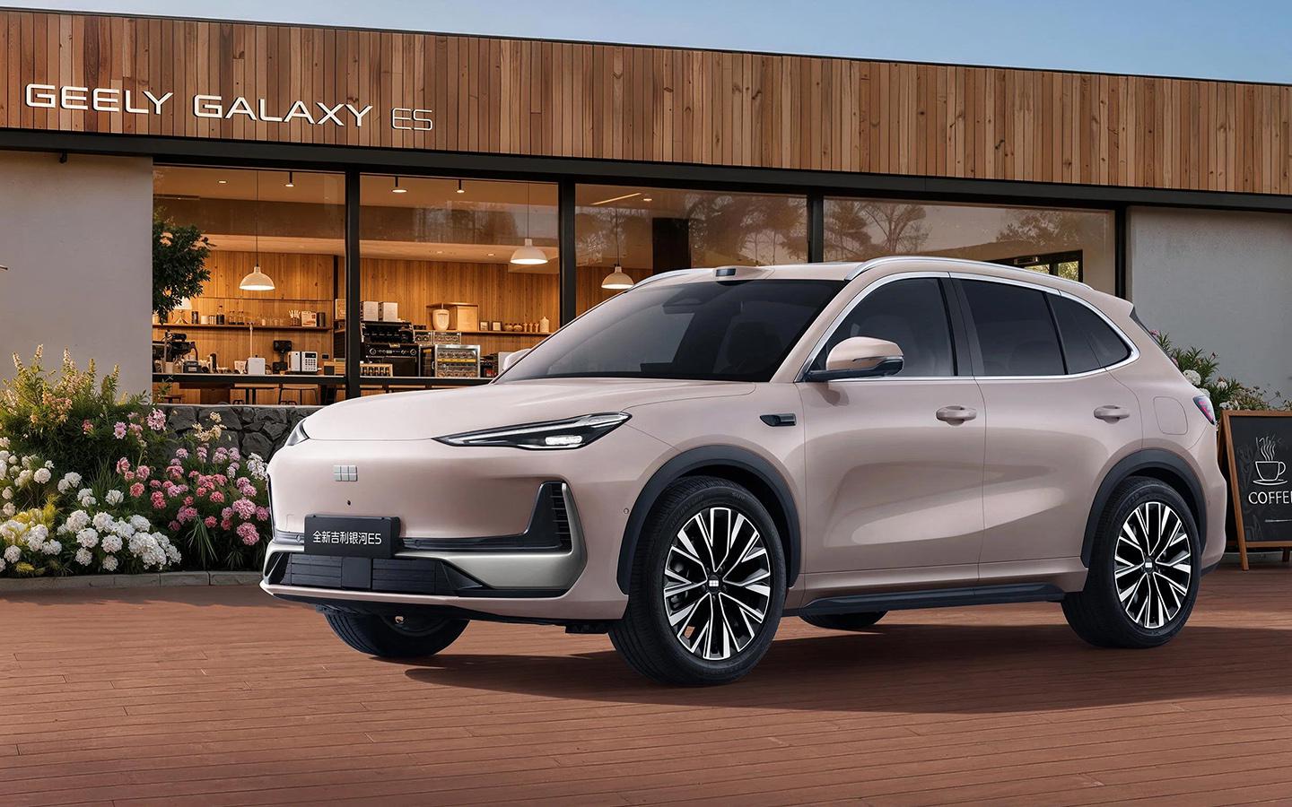 Geely обновила кроссовер EX5. Он получил задний привод и новый мотор