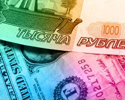 Рубль упал на 50 коп. под тяжестью цен на нефть