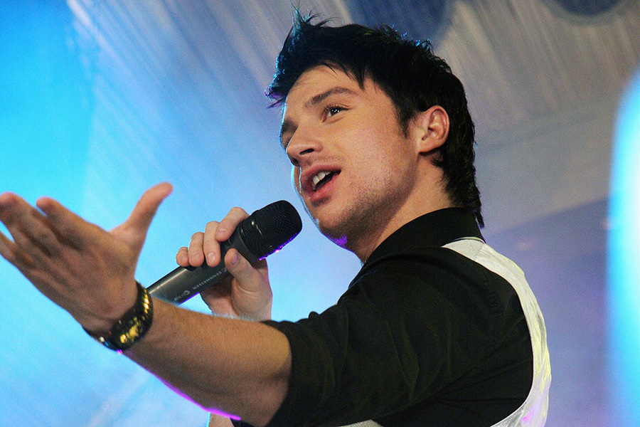 В 1997 году будущий участник дуэта Smash Сергей Лазарев принял участие в эфире &laquo;Утренней звезды&raquo; с песней &laquo;My way&raquo;.

На фото&nbsp;&mdash; Лазарев во время новогоднего эфира на &laquo;Муз-ТВ+&raquo;. 10 декабря 2006 года 