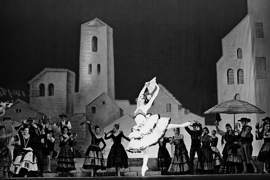 Сцена из балета Людвига Минкуса &laquo;Дон Кихот&raquo;, Майя Плисецкая в роли Китри, 1967 год