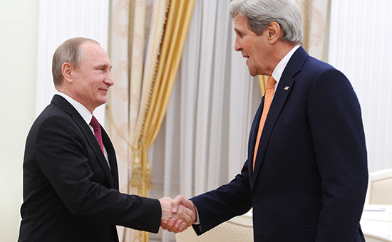 Президент РФ Владимир Путин и государственный секретарь США Джон Керри (слева направо) во время встречи в Кремле


