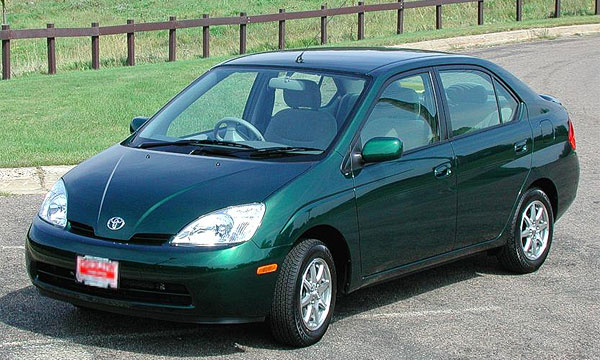 Toyota отзывает гибридные автомобили Prius 