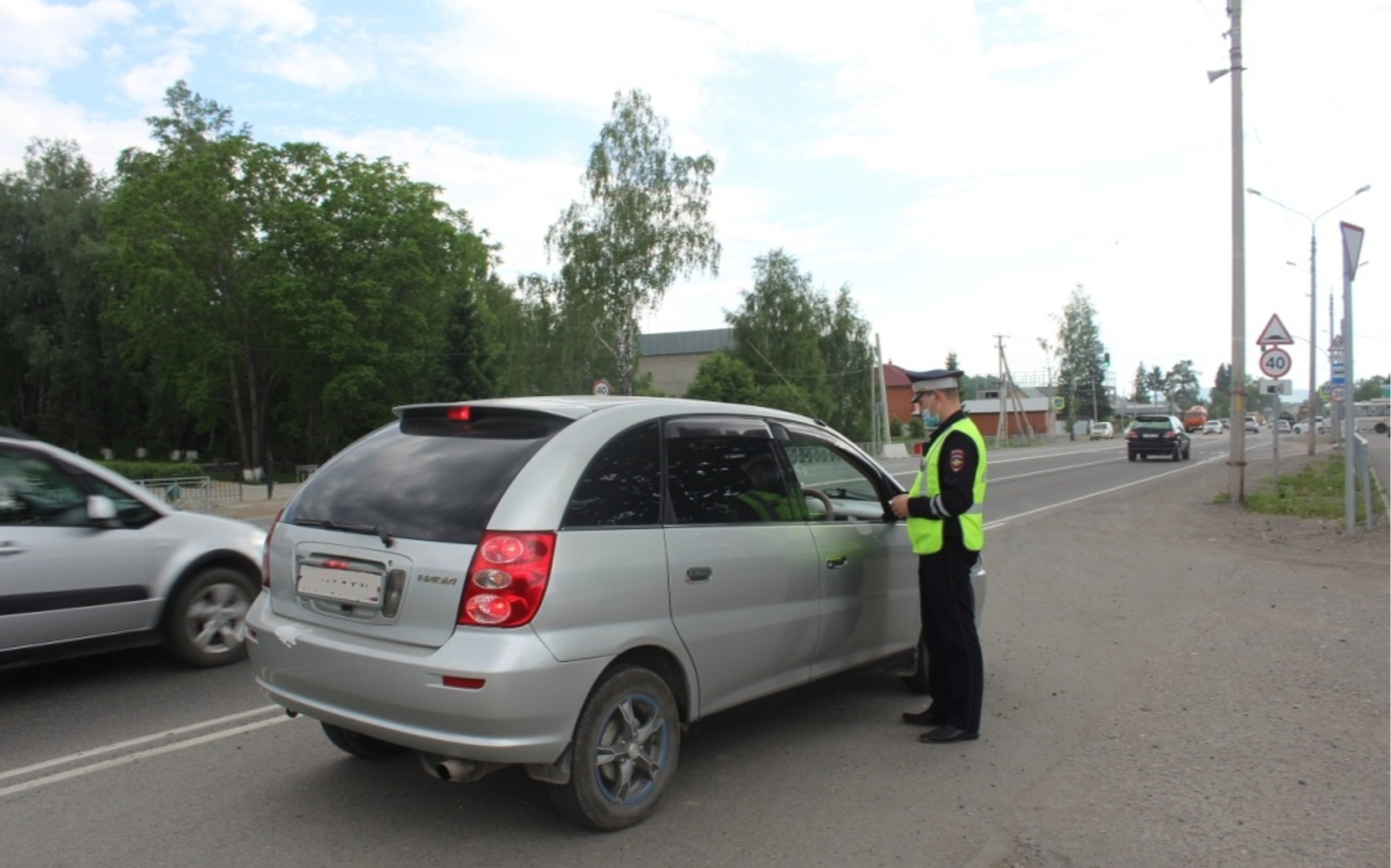 В Госавтоинспекции рассказали, что сотрудники уделяют особое внимание тем водителям, которые ездят на машинах с номерами других регионов
