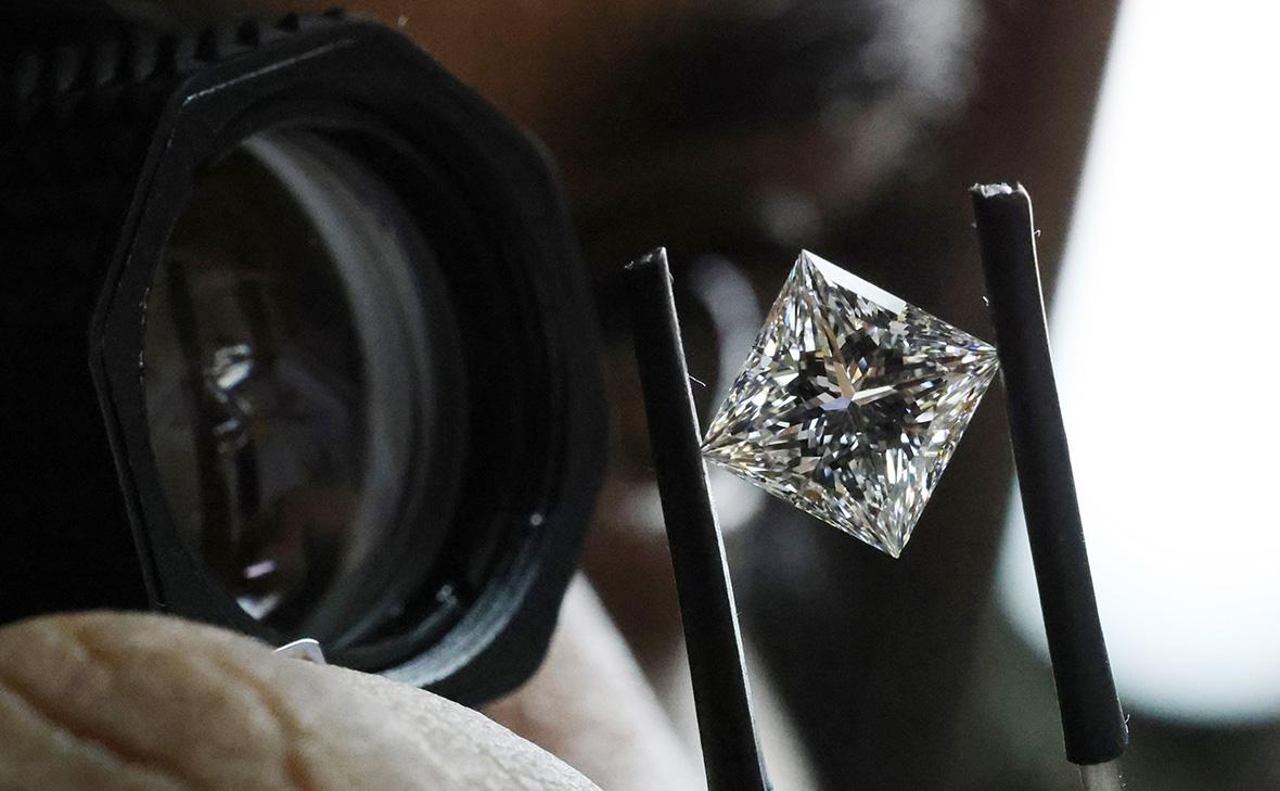 США запретили импорт части алмазов из России2