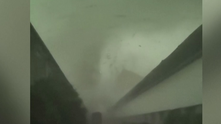 Ураган снес крыши на юге Китая. Видео