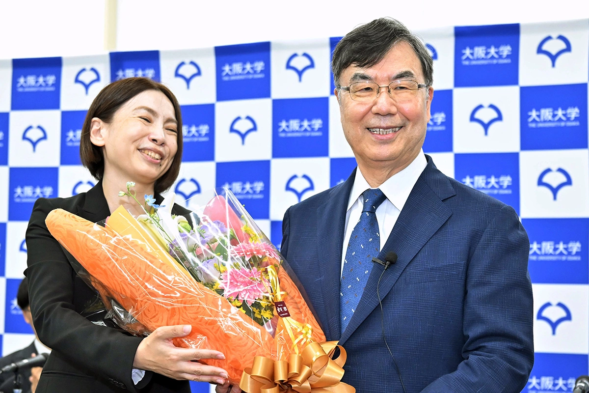 Вручение Нобелевской премии этого года по медицине и физиологии Шимону Сакагучи в Стокгольме, Швеция, 6 октября 2025 года