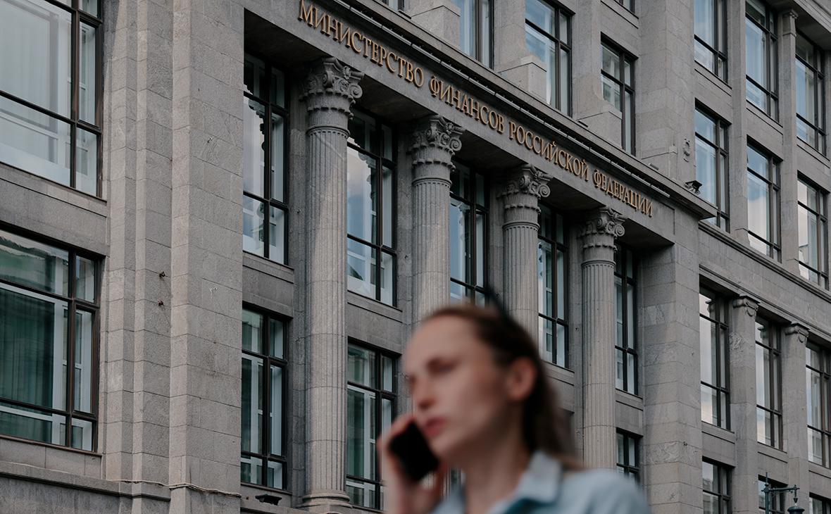 Дефицит федерального бюджета России составил 6,45 трлн руб