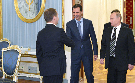 Президент России Владимир Путин, президент Сирии Башар Асад и&nbsp;председатель правительства России Дмитрий Медведев (справа налево) перед&nbsp;началом переговоров в&nbsp;Кремле