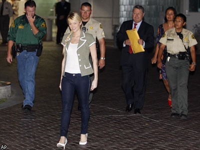 Пэрис Хилтон досрочно освобождена из тюрьмы Лос-Анджелеса