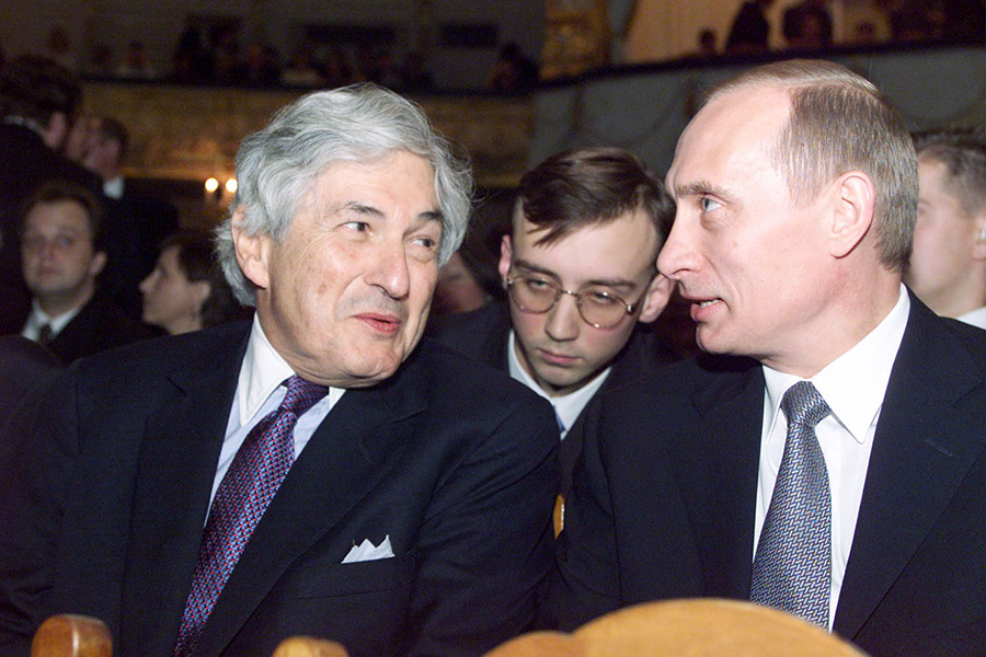Владимир Путин и президент Всемирного банка Джеймс Вулфенсон (слева) в Мариинском театре, 7 октября 2000 года