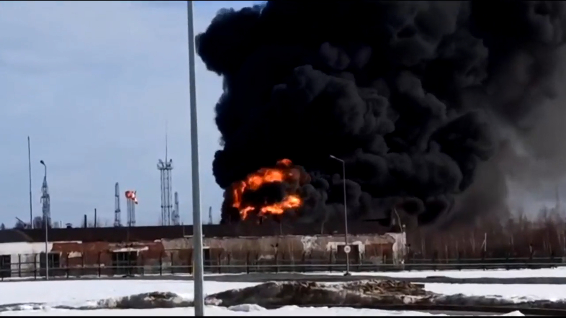 В Нижегородской области загорелись шесть бензовозов