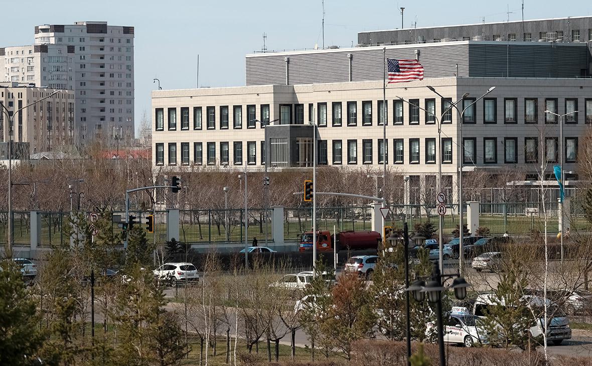 Вид на Посольство и Консульство США в Астане