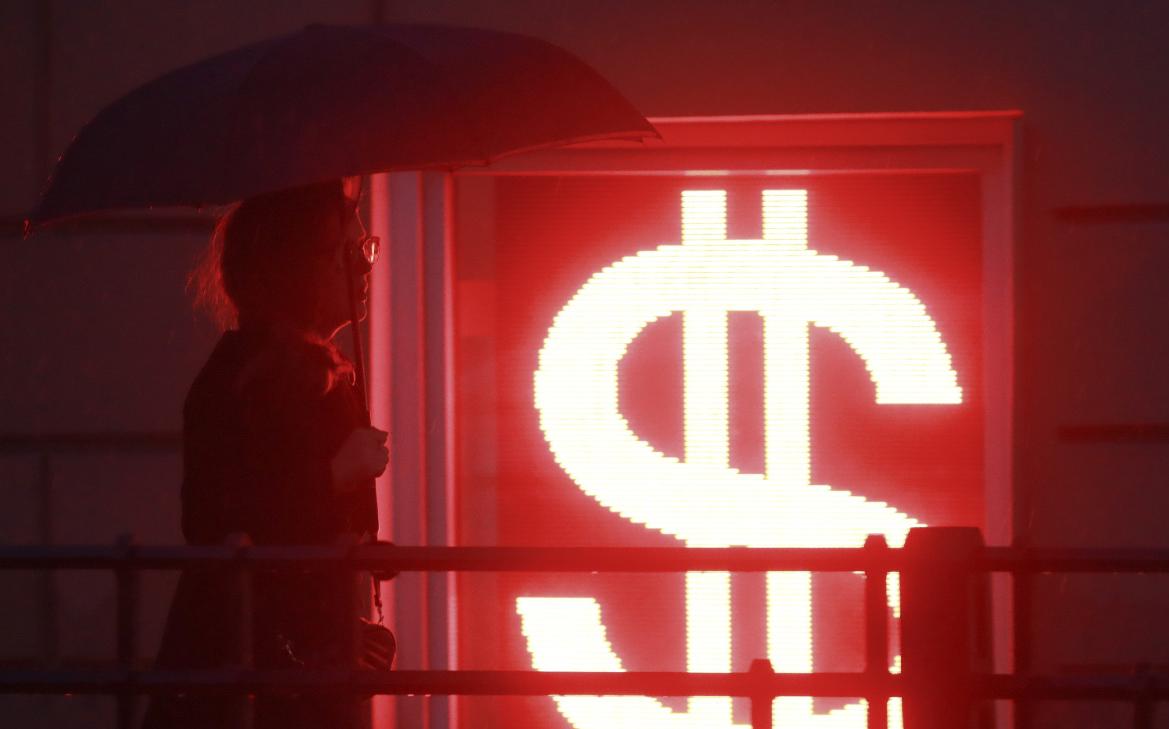 Рубль падает, акции растут. Какие бумаги выиграют от ослабления рубля