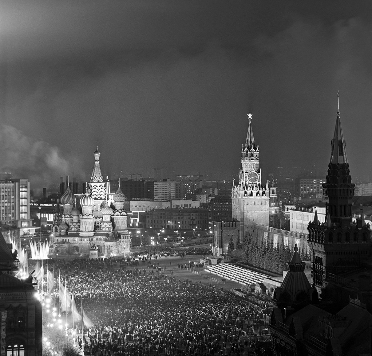 Красная площадь в предновогодний вечер. 1972 год
