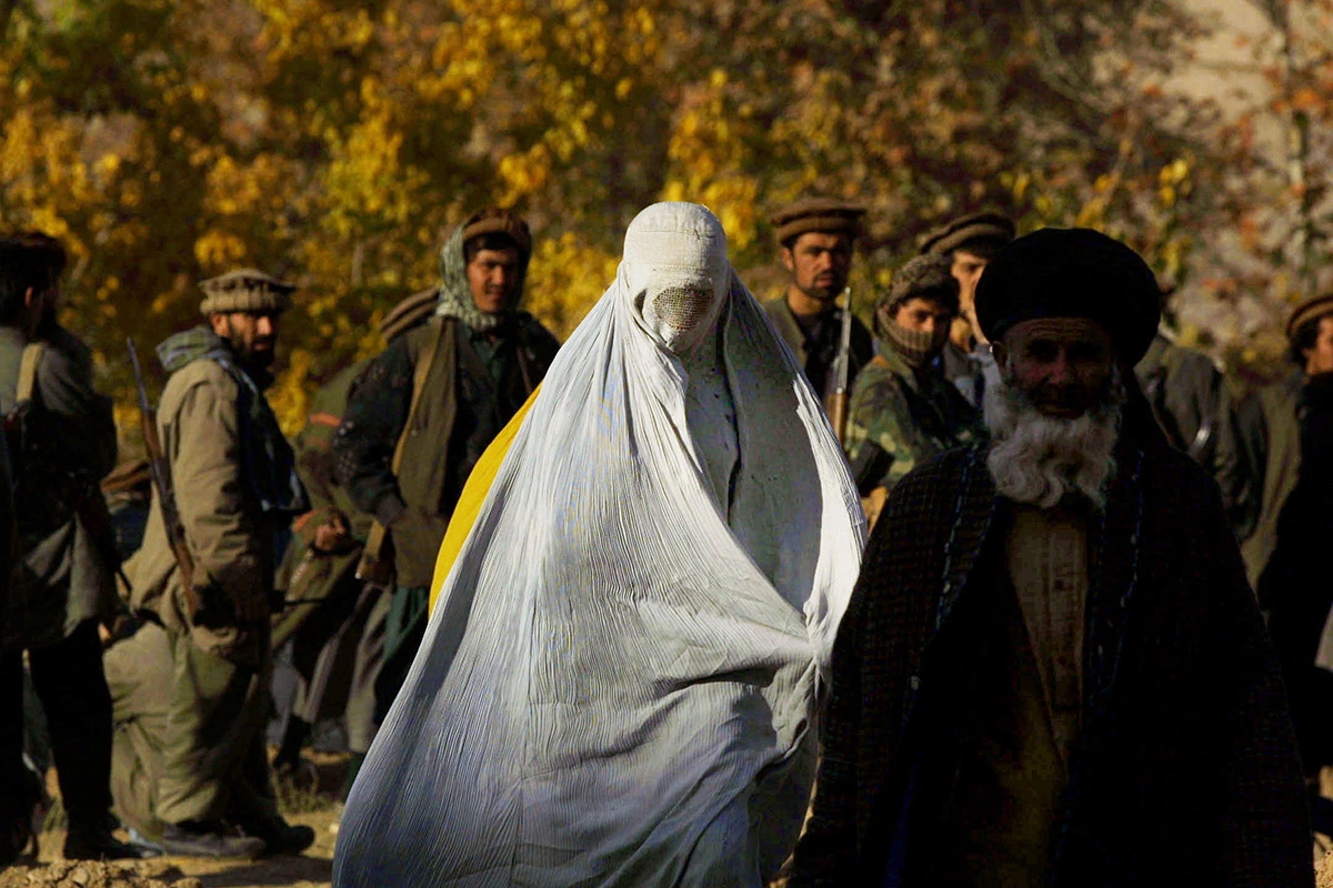 Афганская женщина в бурке