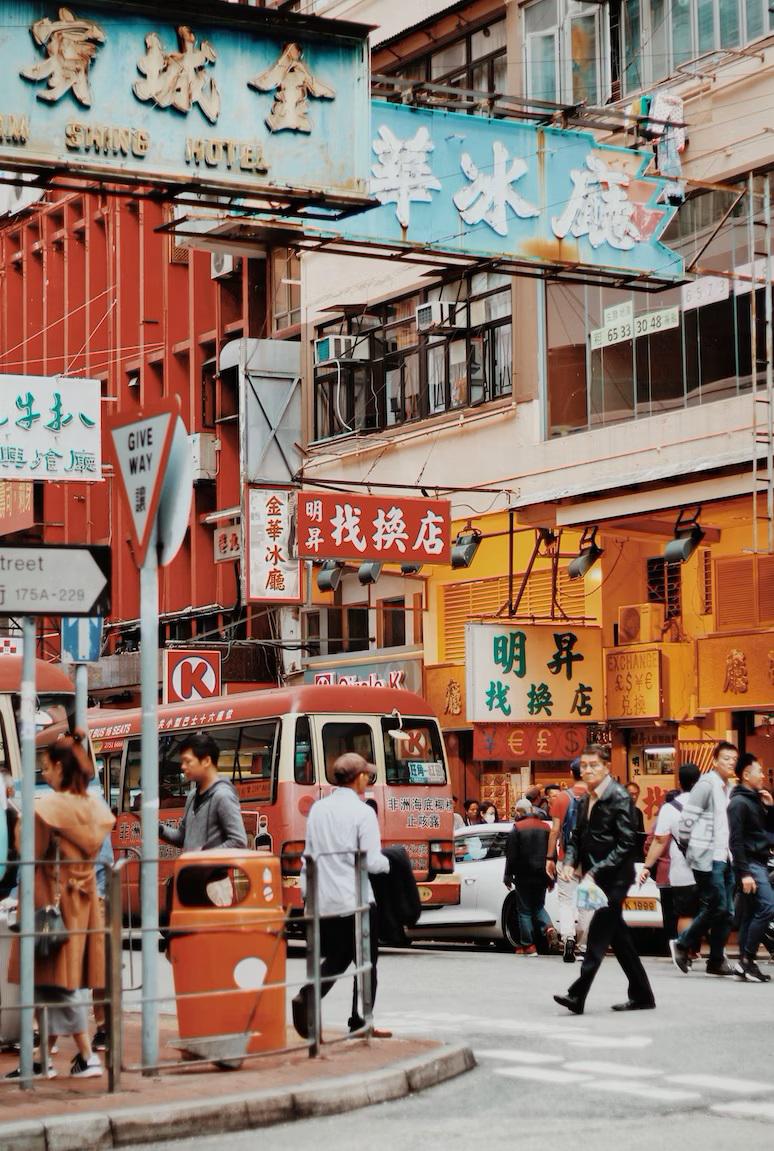 Многолюдные улицы Гонконга