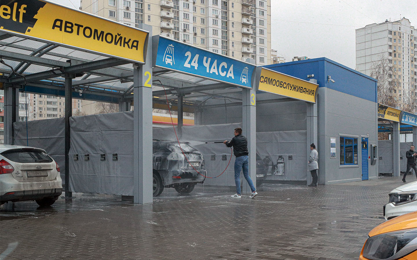 В зависимости от станции правила пользования мойкой самообслуживания могут различаться