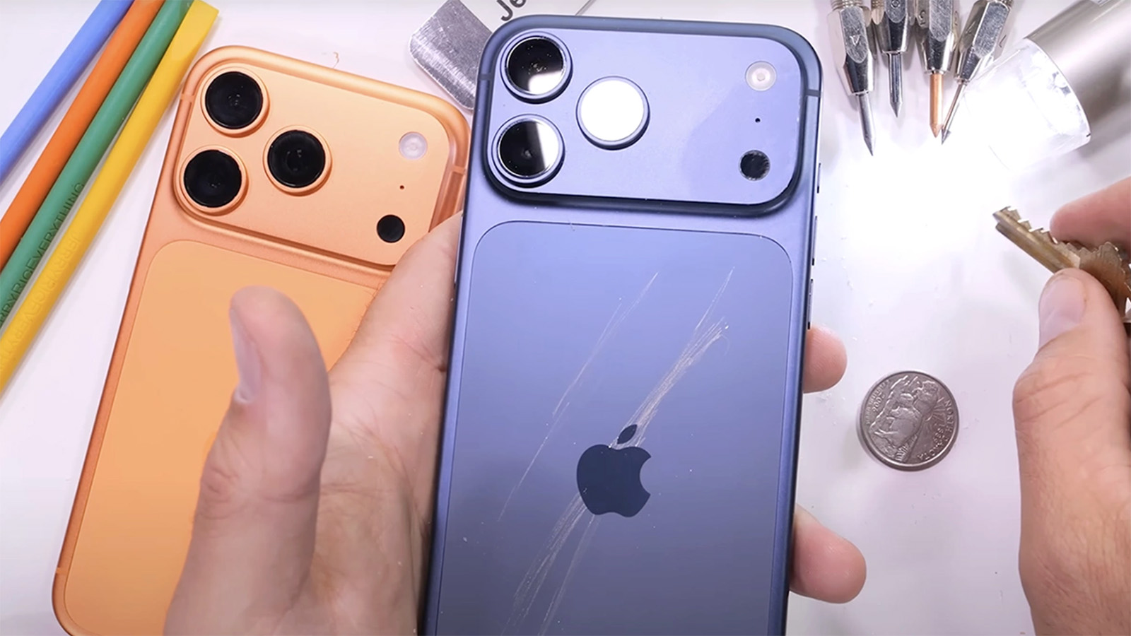 Царапины на iPhone 17 Pro