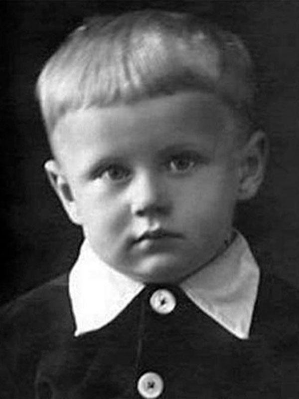 Олег Табаков в детстве