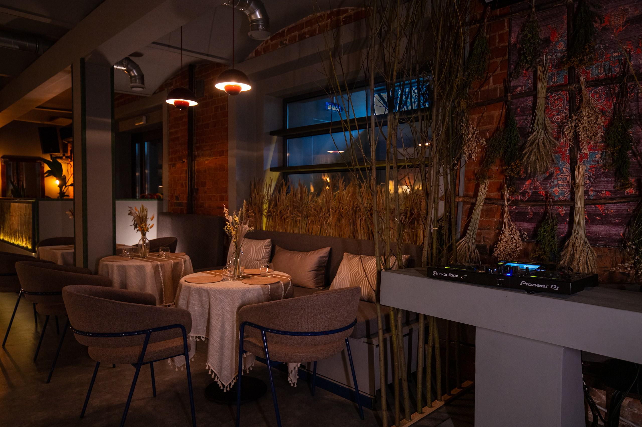 Интерьер ресторана &laquo;Свое&raquo;