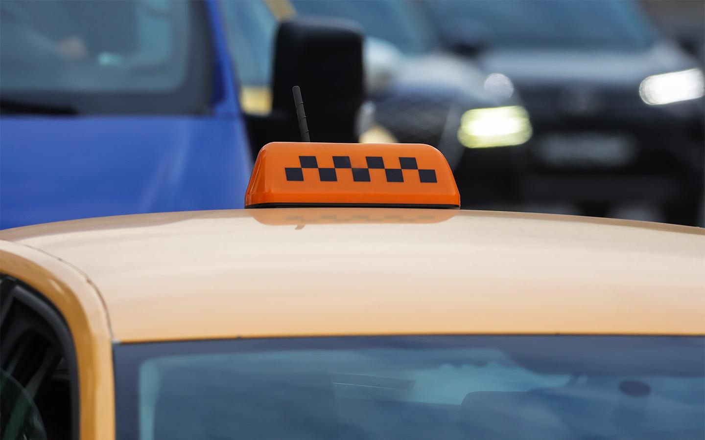 Нацсовет такси назвал дорогими новые автомобили в списке Минпромторга