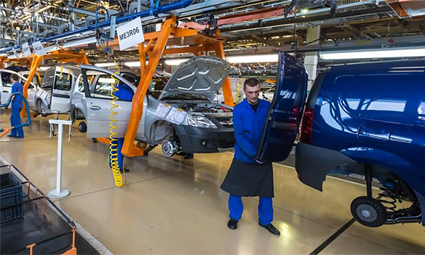За месяц производство автомобилей в России упало на 5%