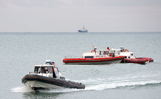 Спасатели во&nbsp;время поисково-спасательных работ у побережья Черного моря
