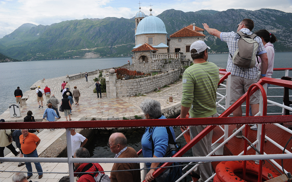 Российским туристам разрешили въезд в Черногорию, как до пандемии