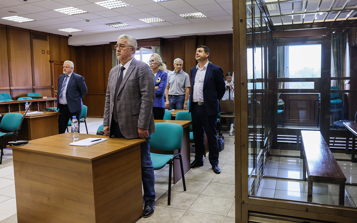 Мосгорсуд объявил в розыск депутата Белоусова, который не явился в суд