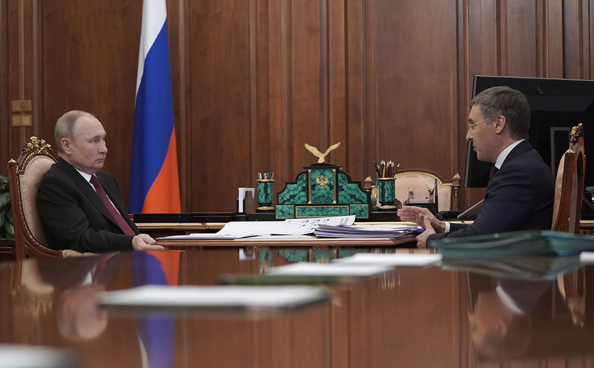 Владимир Путин и Валерий Фальков во время рабочей встречи в Кремле