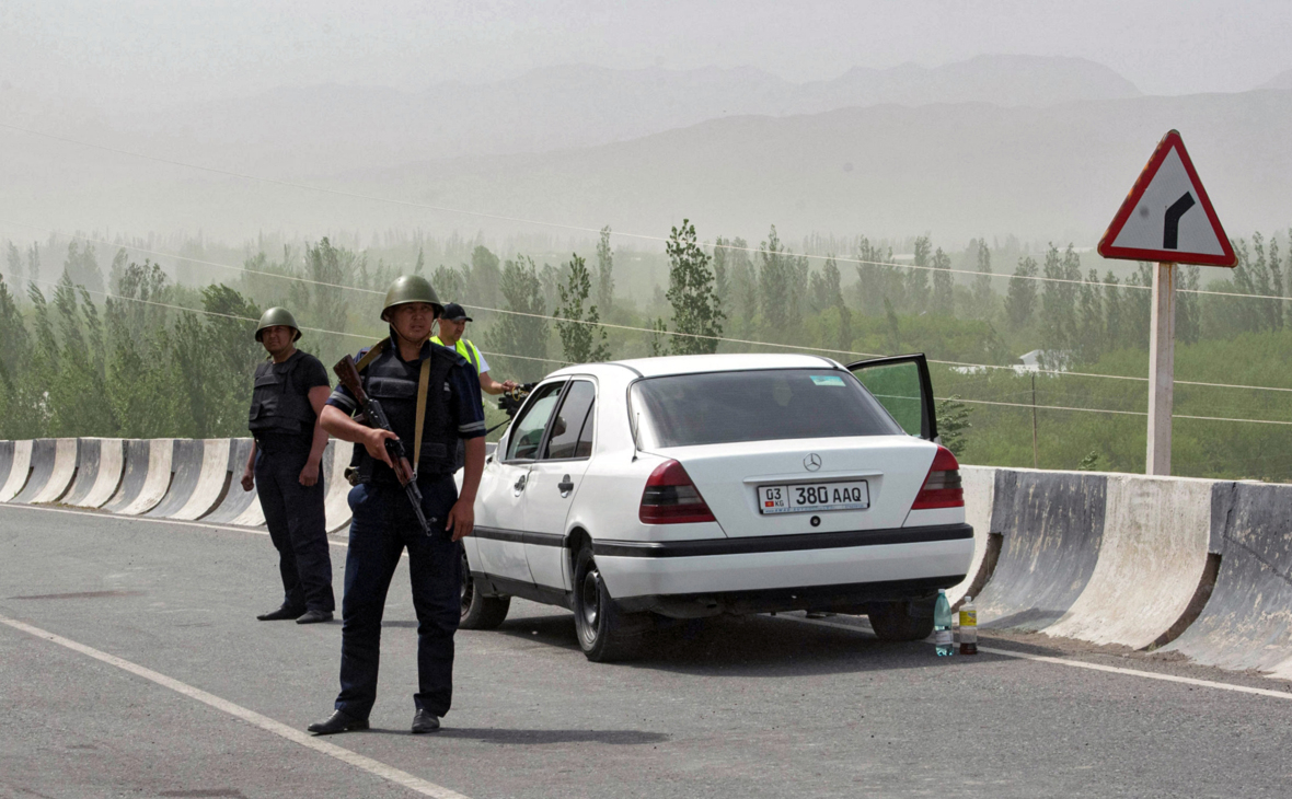 Военнослужащие и сотрудники полиции Киргизии
