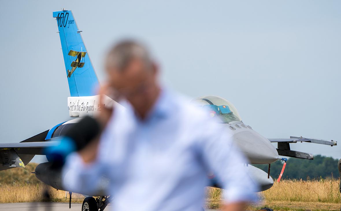 Глава Пентагона раскрыл сроки прибытия эскадрильи F-16 на Украину"/>













