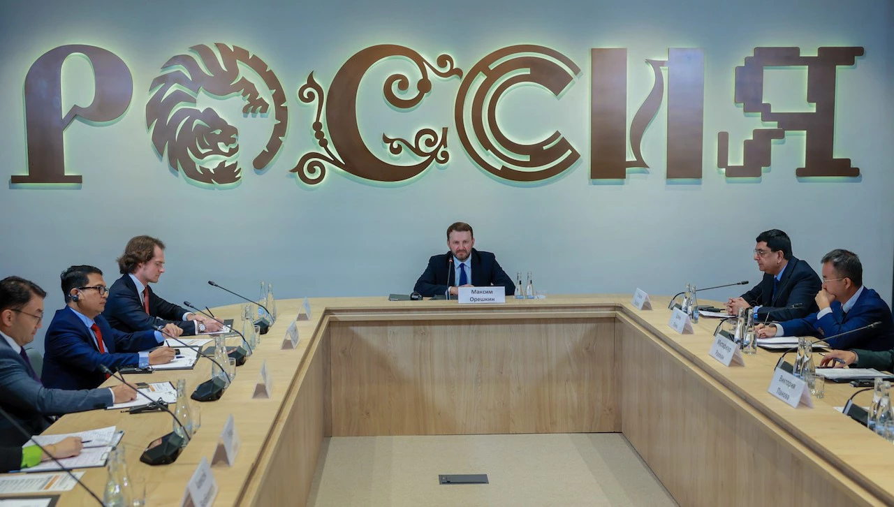 На Открытом диалоге в Приморье обсудили трансформацию мировой торговли