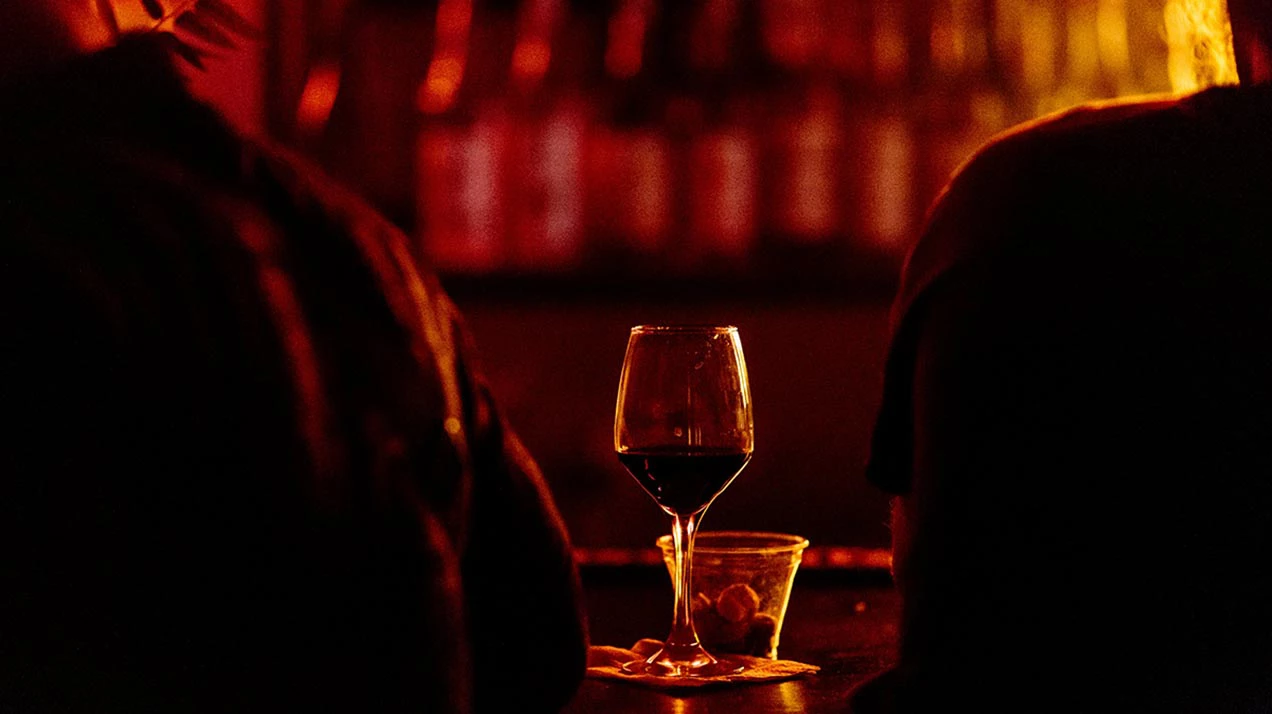 Норвежские ученые выявили связь между алкоголем, карьерой и доходом - РБК Вино