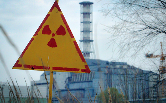 Вид на взорвавшийся 4-й энергоблок Чернобыльской АЭС