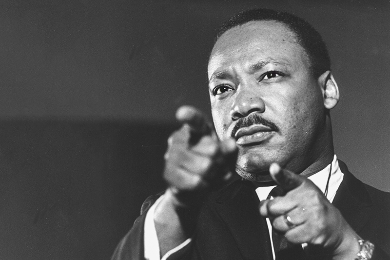 Мартин Лютер Кинг (1929&ndash;1968) 

&laquo;У меня есть мечта&raquo; (I have a dream) &nbsp;&mdash; название самой известной речи Мартина Лютера Кинга, которую он произнес 28 августа 1963 года со&nbsp;ступеней Мемориала Линкольна, у которого завершился Марш на&nbsp;Вашингтон за&nbsp;рабочие места и&nbsp;свободу. Это был важнейший момент движения за&nbsp;гражданские права, охватившего США с&nbsp;середины 1950-х.

В 1963 году Кинг был признан человеком года по&nbsp;версии журнала Time, а&nbsp;на&nbsp;следующий год он стал самым молодым лауреатом Нобелевской премии мира. Кинг погиб в&nbsp;результате&nbsp;покушения пять лет спустя.

В октябре 2011 года ему был установлен памятник на&nbsp;Национальной аллее в&nbsp;Вашингтоне, поблизости&nbsp;от монументов Томасу Джефферсону, Джорджу Вашингтону и&nbsp;Аврааму Линкольну.
