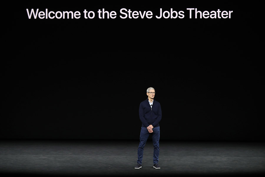 Презентация компании прошла в новом кампусе Apple Park, который располагается в калифорнийской Кремниевой долине, в городе Купертино​. Тим Кук, нынешний глава Apple, начал презентацию со слов: &laquo;Не проходит и секунды, чтобы я не подумал, что эту презентацию должен проводить Стив. К слову, зал кампуса, в котором проходит сегодняшнее событие, называется &laquo;Театр Стива Джобса&raquo;. &laquo;Мы посвящаем этот театр Стиву. Сегодня, как и всегда, мы чтим его&raquo;, &mdash; сказал Тим Кук.