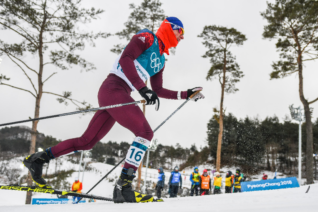 Российский лыжник Денис Спицов во время скиатлона