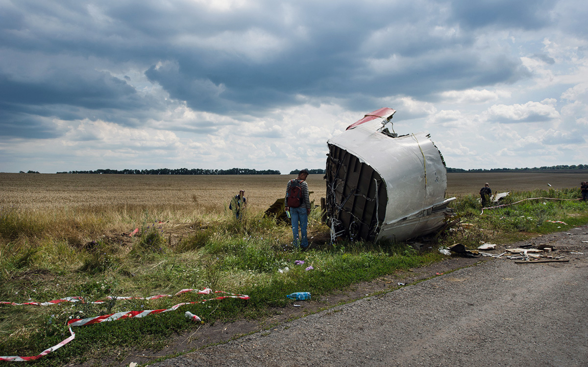 Место крушения малайзийского самолета Boeing 777, выполнявшего рейс MH17 по маршруту Амстердам &mdash;&nbsp;Куала-Лумпур, июль 2014 г.