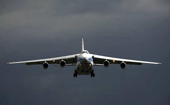 Тяжелый транспортный самолет Ан-124