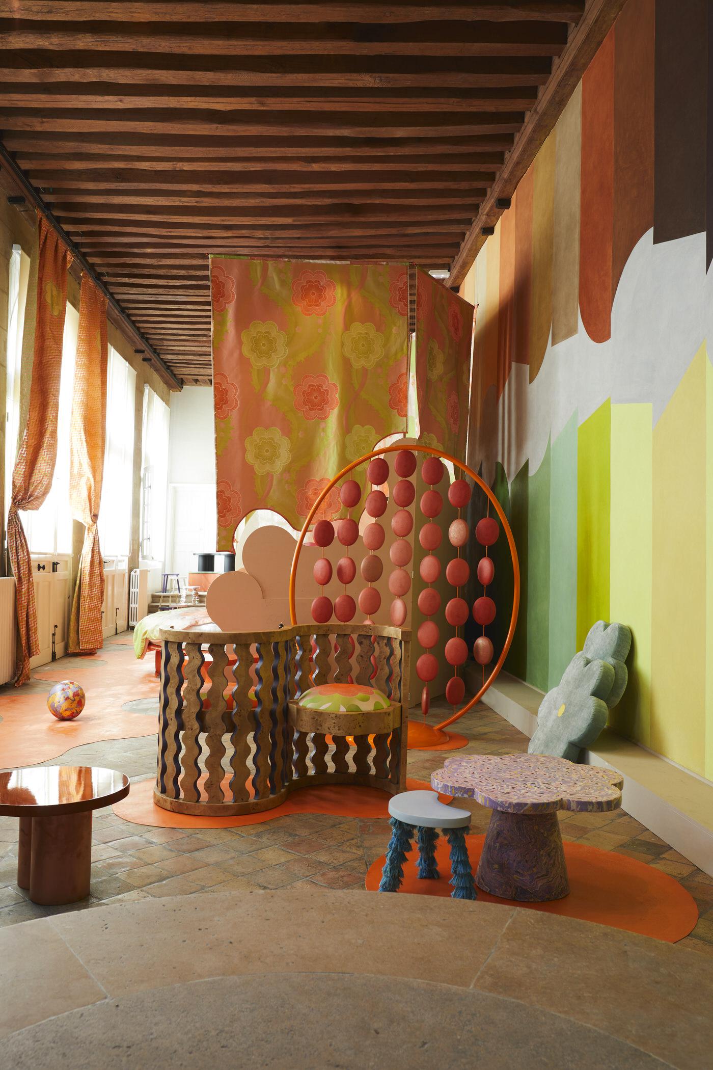 Выставка Think Pink! от парижских архитекторов Uchronia в Оранжерее H&ocirc;tel de Sully