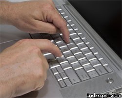 Хакеры научились распознавать информацию по стуку клавиатуры